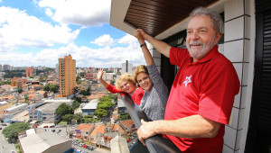 05/03/2016- São Bernardo do Campo- SP, Brasil- A presidente Dilma Rousseff visitou o ex-presidente Lula, em seu apartamento, na cidade de São Bernardo do Campo. Foto: Ricardo Stuckert/ Instituto Lula