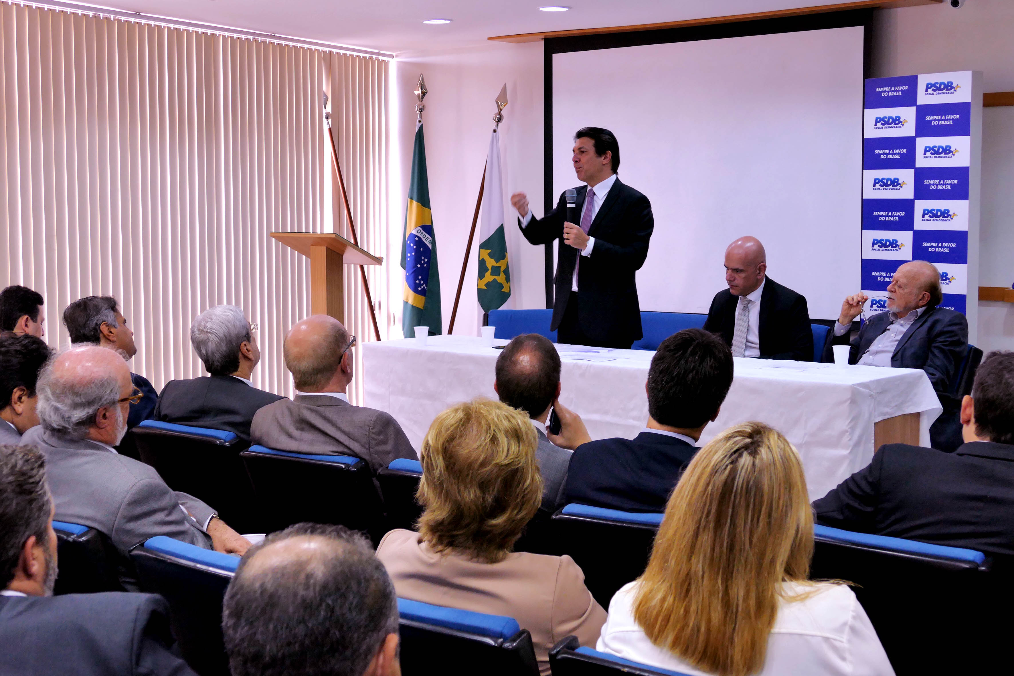 Deputado Arthur Maia fala durante reunião da executiva do PSDB para debater sobre a Reforma da Previdência. Ao seu lado, secretário da Previdência Social do Ministério da Fazenda, Marcelo Caetano e o presidente do PSDB, Alberto Goldman. Brasília, 06/12/2017 - Foto Orlando Brito