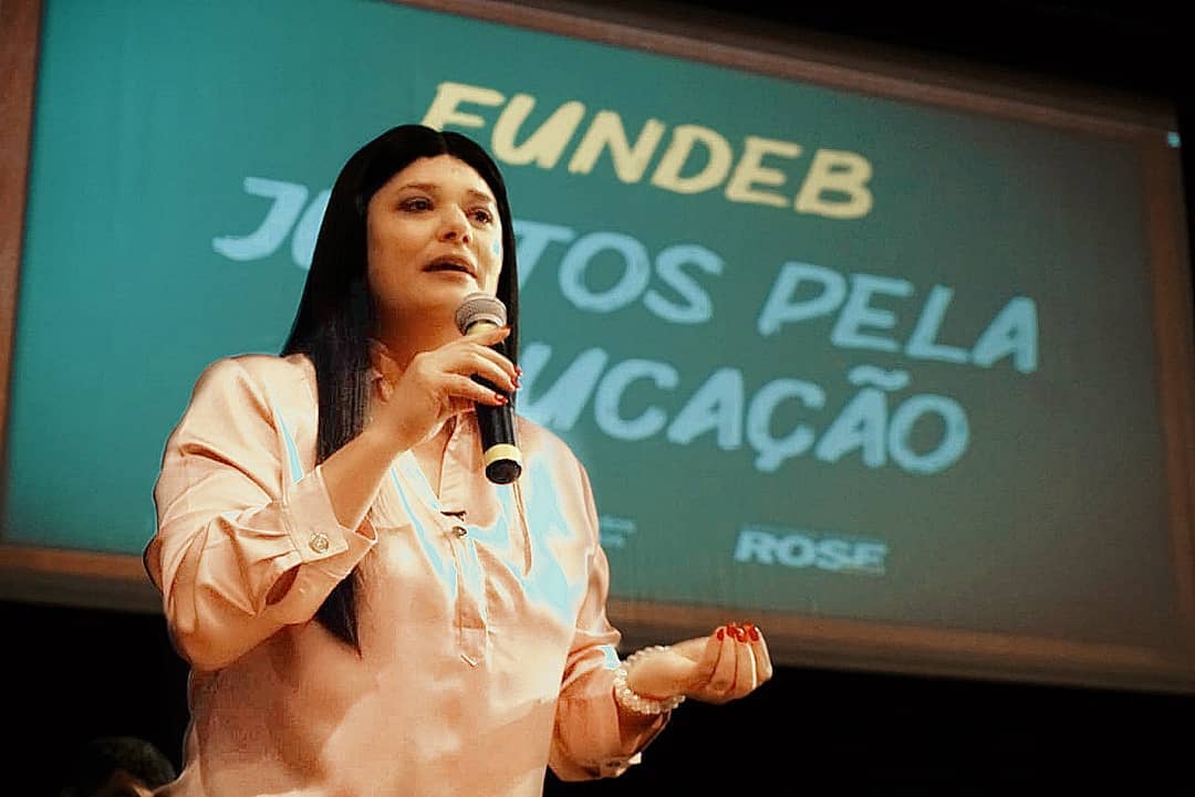 Rose Modesto é professora e bacharel em História. Foi eleita vereadora em Campo Grande, pela primeira vez, em 2008. Foi vice-governadora do Mato Grosso do Sul entre 2014 e 2018. Neste período, assumiu a Secretaria de Assistência Social do estado. É criadora do projeto Tocando Em Frente, que contabiliza mais de 10 mil atendimentos. O projeto oferece reforço escolar para crianças carentes, aulas musicais e outras atividades. Concorre ao prêmio Melhores Deputados e Empreendedorismo