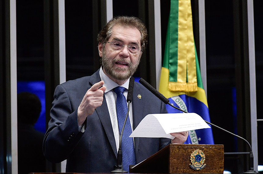 Plínio Valério é jornalista e radialista. Eleito vereador em Manaus, pela primeira vez, em 2012, deixou o cargo para ocupar a vaga de deputado federal pelo Amazonas. Foi eleito novamente vereador em 2016. Dois anos depois, teve 834.809 votos para ocupar uma vaga no Senado. É considerado um dos parlamentares mais ativos do Congresso. Concorre às premiações Melhores Senadores e Defesa do Clima e Sustentabilidade.