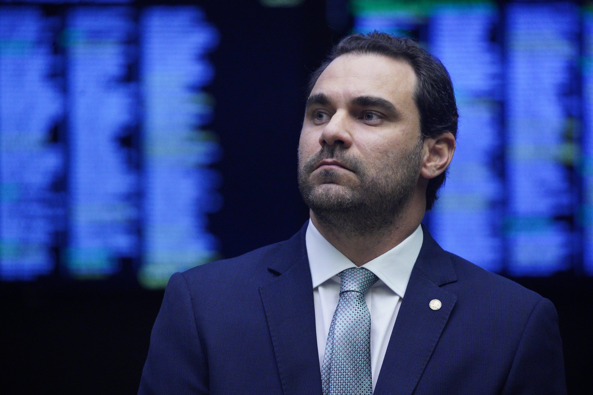 Aos 37 anos, Adolfo Viana cumpriu dois mandatos como deputado estadual na Assembleia Legislativa da Bahia. O tucano foi líder de bloco parlamentar em 2013, 2014, 2016 e 2017. Na Assembleia, presidiu a Comissão de Meio Ambiente, Seca e Recursos Hídricos. Também foi titular das comissões de Defesa do Consumidor e Relações de Trabalho, e de Desenvolvimento Urbano. Eleito para a Câmara em 2018, concorre ao prêmio Melhores Deputados e na categoria Defesa do Clima e Sustentabilidade.
