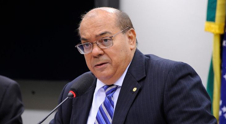 Reeleito em 2018 para o sexto mandato, Nilson Pinto já foi secretário de Educação e secretário especial de Promoção Social do Governo do Pará. É bacharel em Geologia, mestre em Geoquímica e doutor em Geociências. Foi reitor da UFPA e tem um vasto legado acadêmico e parlamentar nas áreas de geociências, meio ambiente e educação. Concorre ao prêmio principal Melhores Deputados.