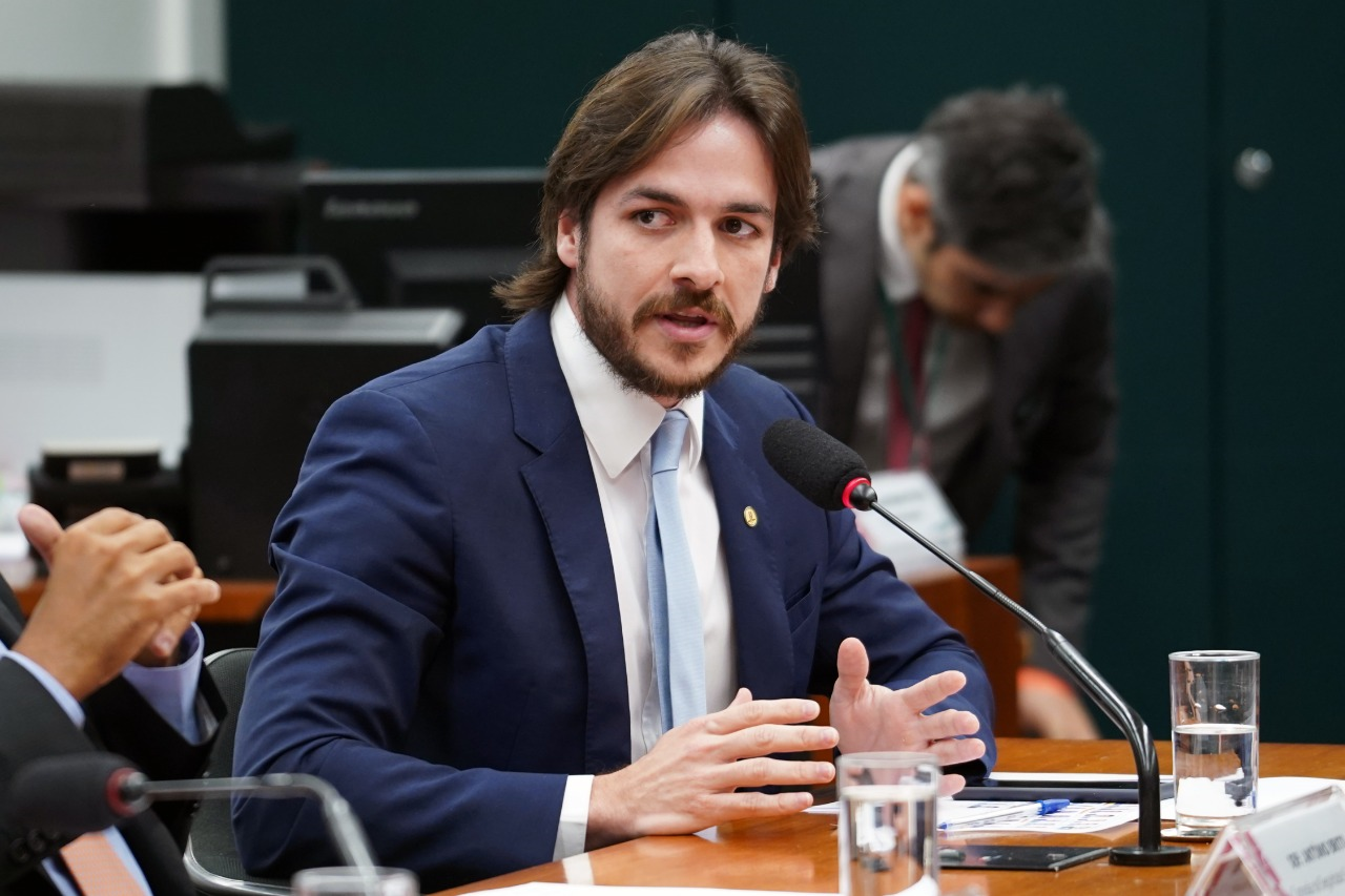 Pedro Cunha Lima é advogado e mestre em Ciências Jurídico-Políticas com menção em Direito Constitucional pela Universidade de Coimbra, em Portugal. Formou-se pelo Centro Universitário de João Pessoa (Unipê), em 2012. O jovem parlamentar está em seu segundo mandato. É presidente da Comissão de Educação na Câmara, comanda o PSDB na Paraíba e é presidente nacional do Instituto Teotônio Vilela. Foi indicado nas categorias Melhores Deputados, Clima e Sustentabilidade e Empreendedorismo.