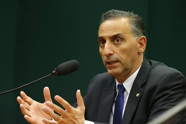 Eduardo Cury foi prefeito de São José dos Campos por dois mandatos, entre 2005 e 2012. Ao final dos mandatos, alcançou quase 70% de aprovação popular. Em sua gestão implementou avanços importantes em áreas como educação, saúde e segurança. Eduardo Cury também foi o responsável pela criação do Parque Tecnológico, o mais avançado do Brasil. Exerce seu segundo mandato na Câmara dos Deputados. Está indicado ao prêmio Melhores Deputados e na categoria Empreendedorismo.